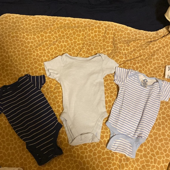 Baby boy clothes, 6-9 mo pants, onesie & pajamas - Picture 7 of 16